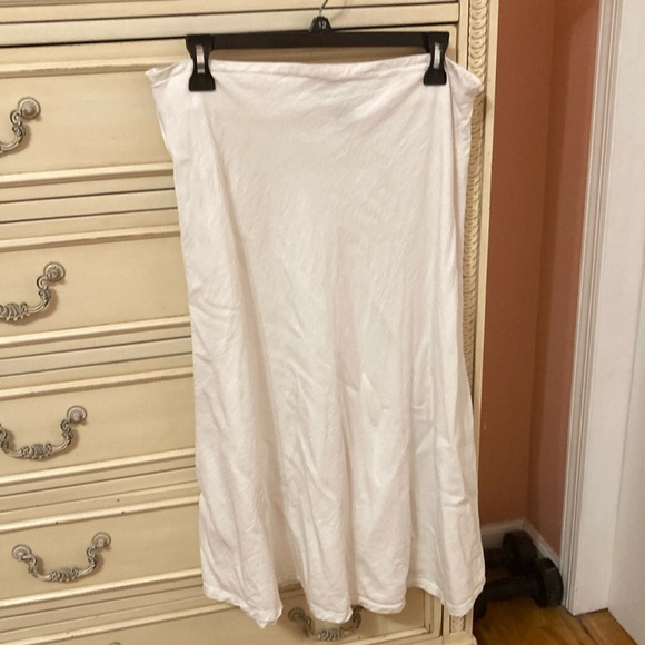 White skirt - Picture 1 of 8